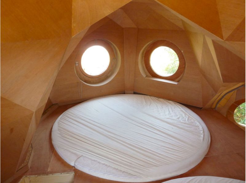 The Watchers - Owl Shaped Cabin Home in Bordeaux