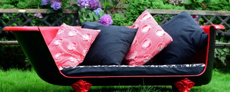 Upcycle Old Bathtub into sofa with cushions 