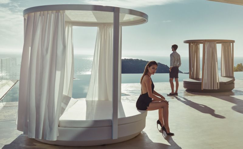 Vela Canopy Daybed by VONDOM