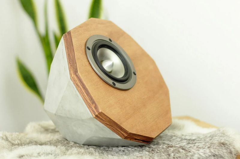 Geometric concrete speaker