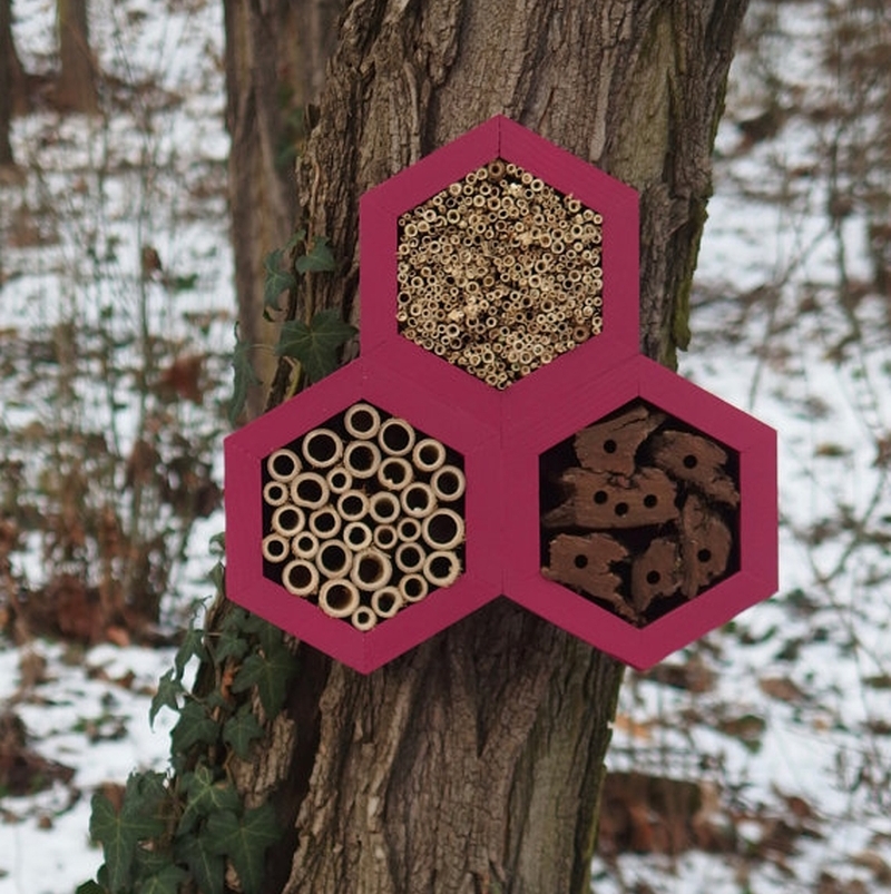 BEE HOTEL for honey bees_