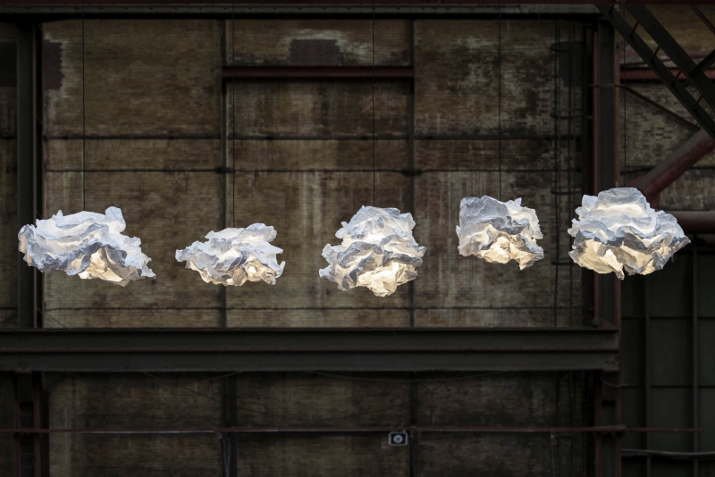 Contemporary-Cloud-lamp-by-Margie-Teeuwe_1