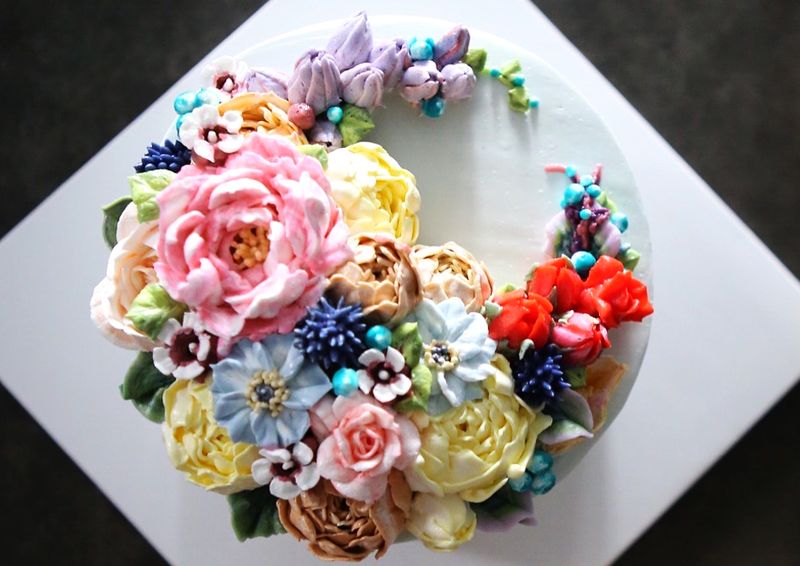 Buttercream floral cake by Atelier