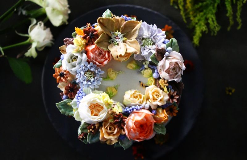 Atelier's floral cake