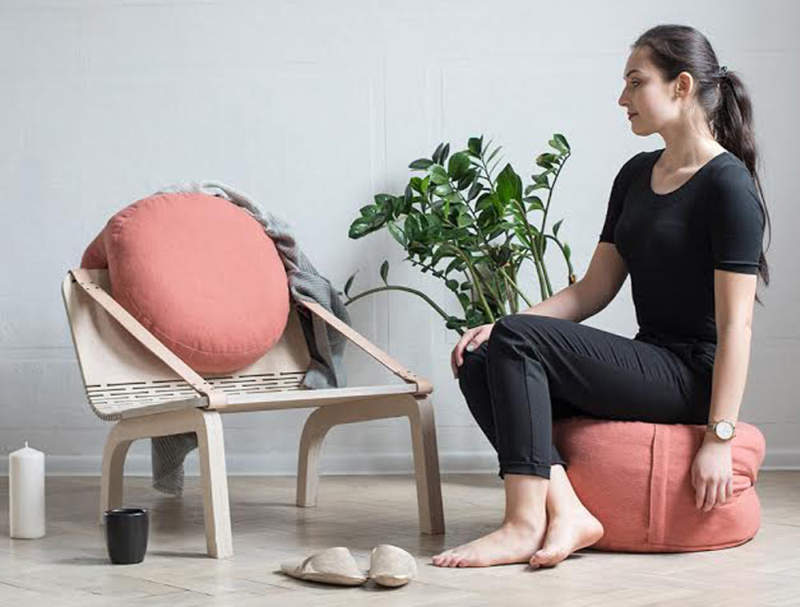 Dango flexible armchair has two removable poufs 