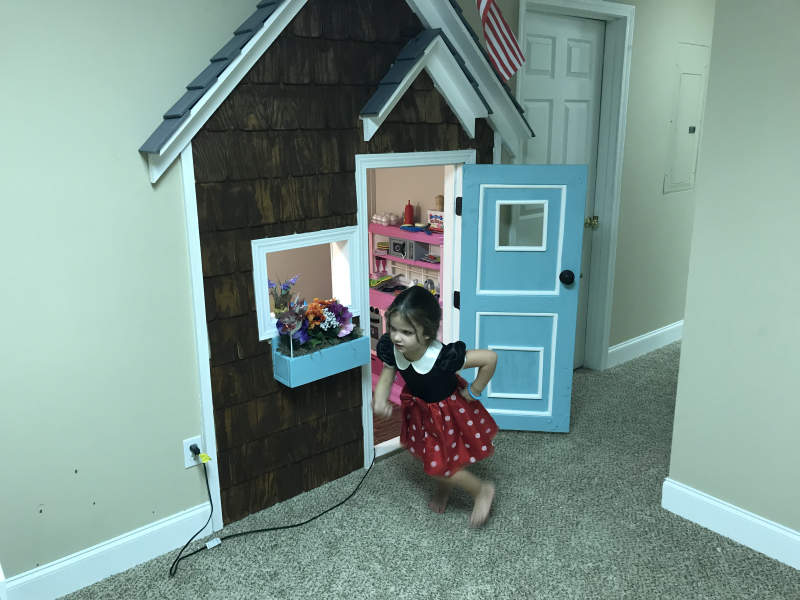 Georgia dad builds under stairs playhouse for his little daughter 