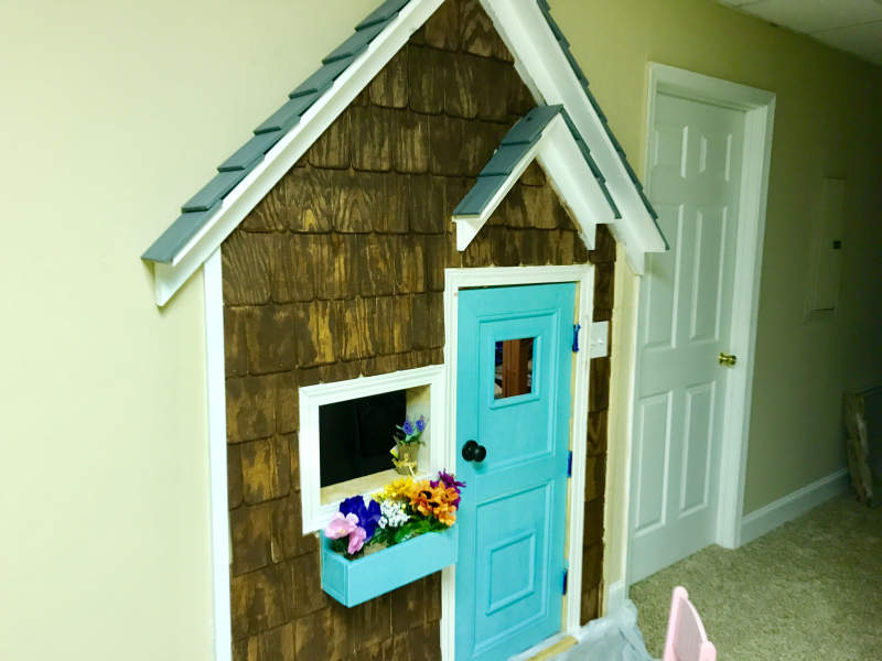 Georgia dad builds under stairs playhouse for his little daughter 