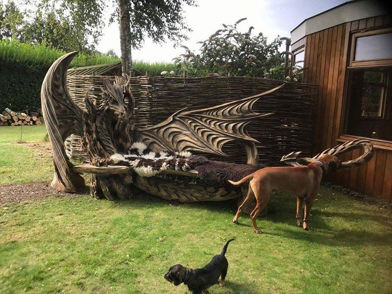 Igor Loskutov dragon bench