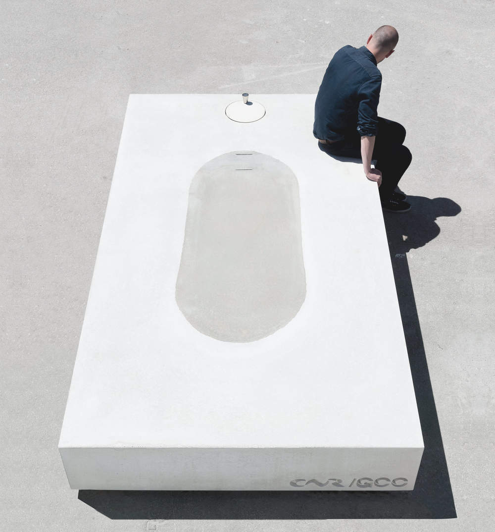 Jean Couvreur’s concrete public bench features real water surface 