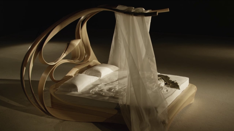 Joseph Walsh created the ‘Enignum VI Canopy Bed_2