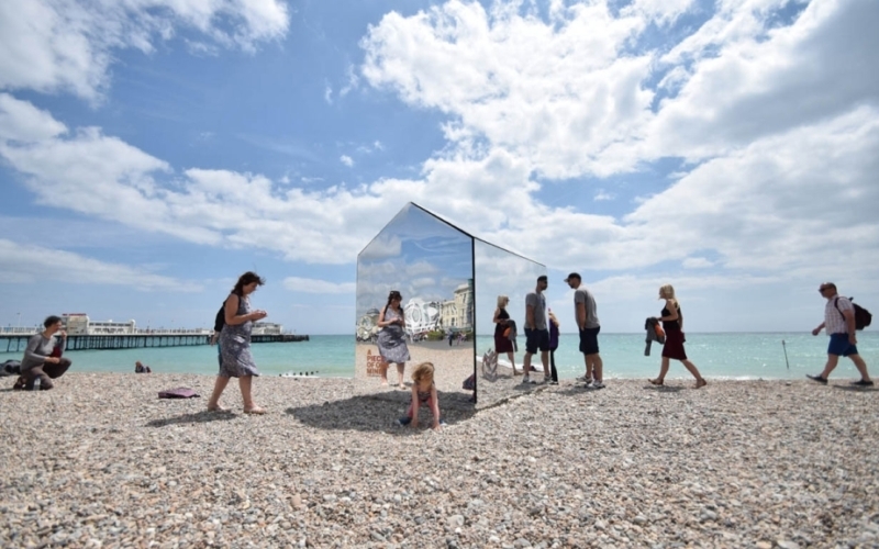 Mirrored-Beach-Hut-ECE-Architecture_1