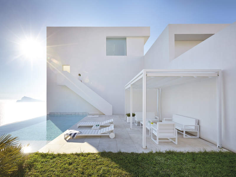 Modulo aluminum pergola by Jose A. Gandia Blasco 