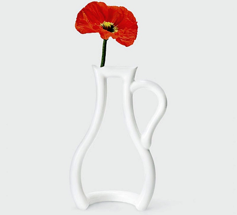 Outline vase by Yuko Tokuda