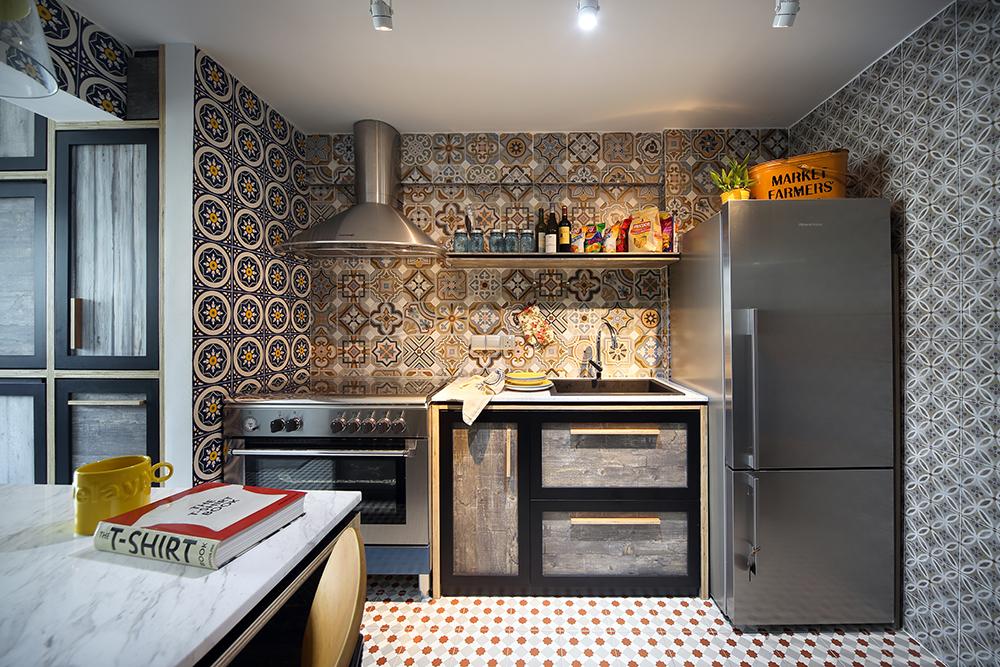 Patterned tiles home