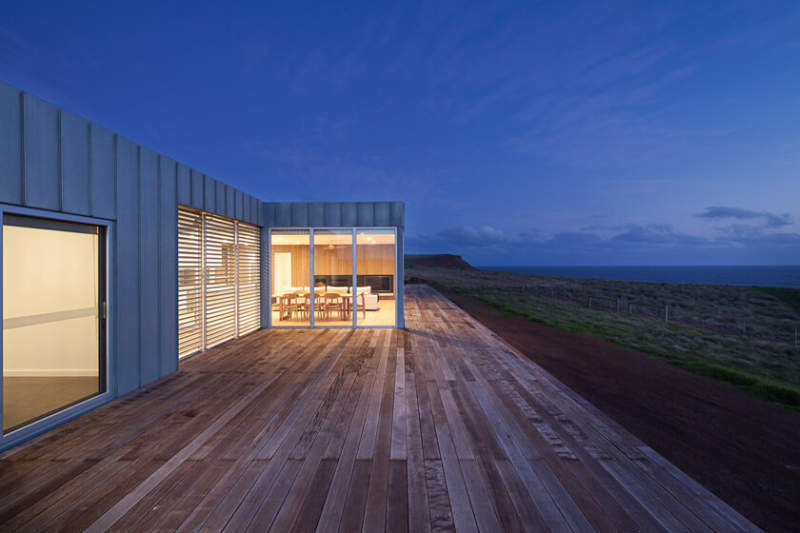 Prefab modular home by Modscape is designed to live the coastal dream