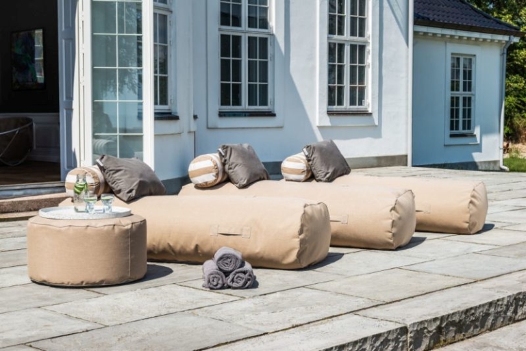 35 Unique Daybed Designs that Offer Comfort and Peace Under the Sun