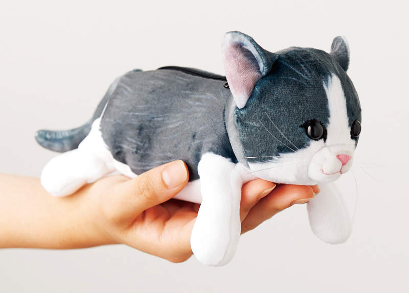 These cuddly cat-shaped zippered pouches are too cute to handle 