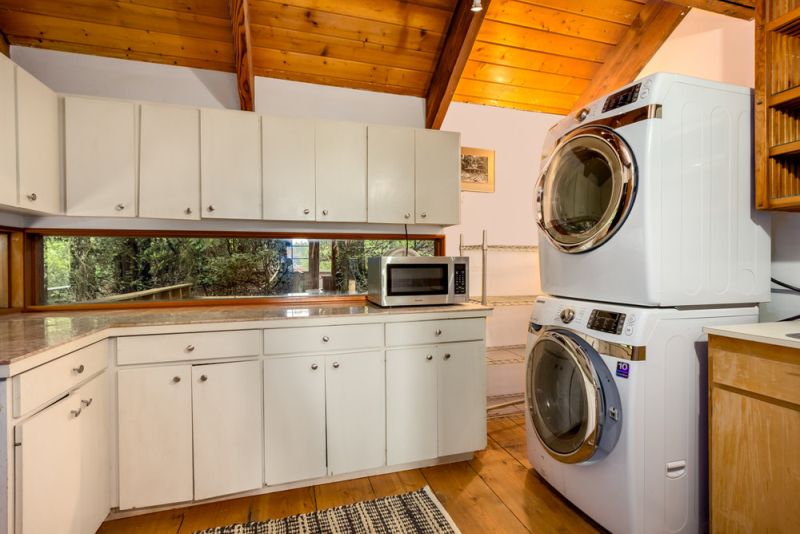 Treehouse Tower laundry area 