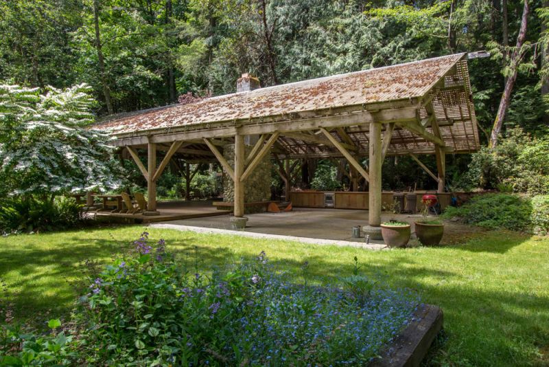 Treehouse Tower's yard in Bainbridge 