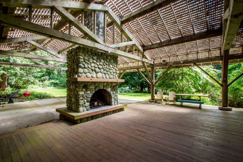 Treehouse Tower fireplace in Bainbridge 