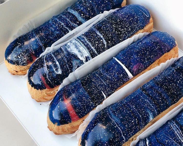 Galaxy-inspired Eclairs 