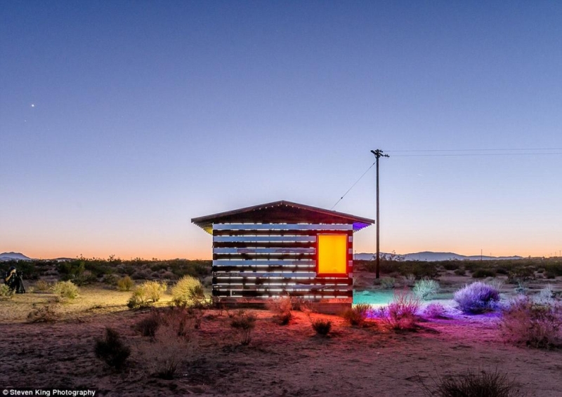 mirror cabin is designed by artist Philip K. Smith III