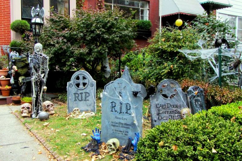 Halloween graveyard decor ideas 