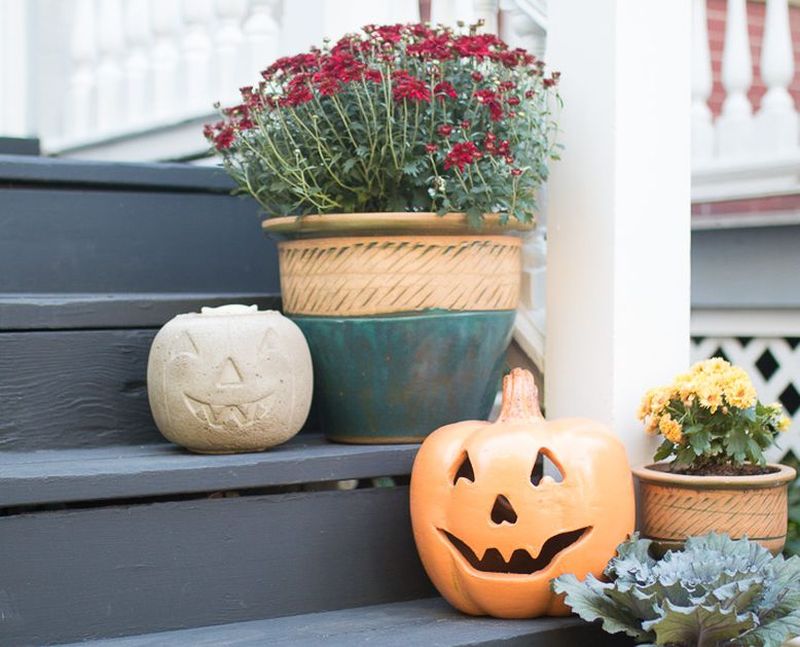 Easy DIY concrete pumpkin for a fun Halloween 