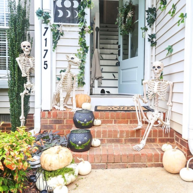 Quick Halloween Decorating Guide for the Entire House (Tips & Ideas)