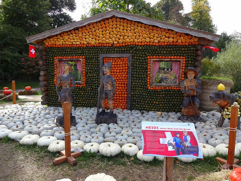 Halloween Pumpkin house