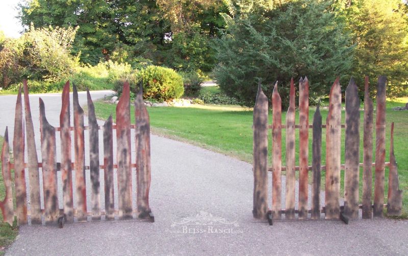 Pallet wood fence for Halloween