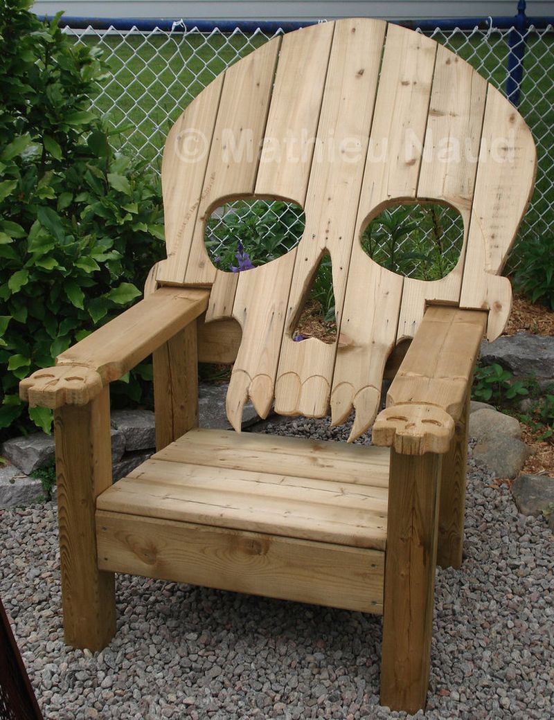 Pallet wood skull chair