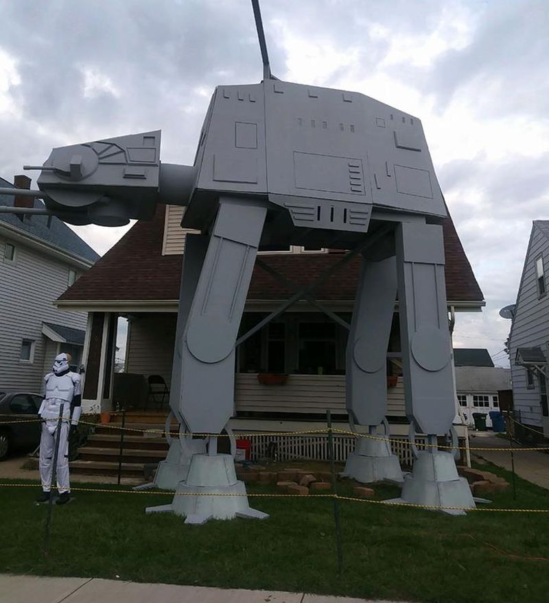 Parma man builds AT-AT Walker replica as Halloween display in his front yard