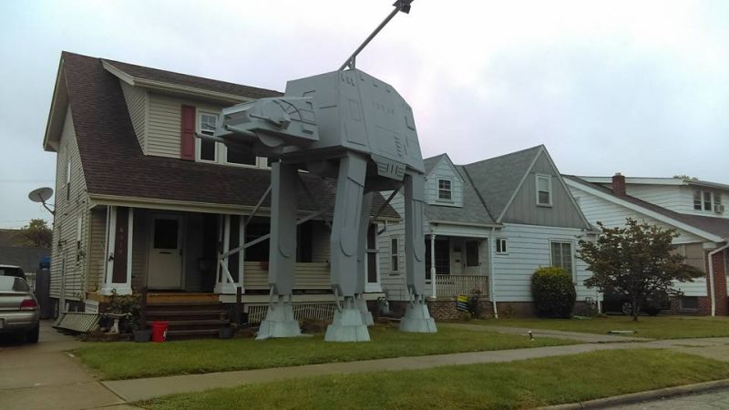 Parma man builds AT-AT Walker replica as Halloween display in his front yard 