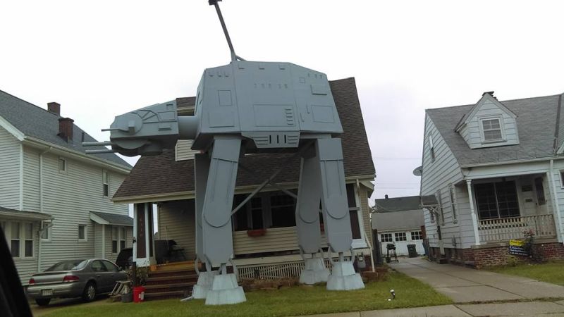 Parma man builds AT-AT Walker replica as Halloween display in his front yard 