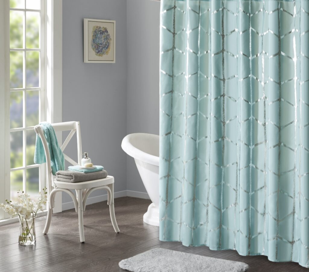 Add a Beautiful Bathroom Curtain