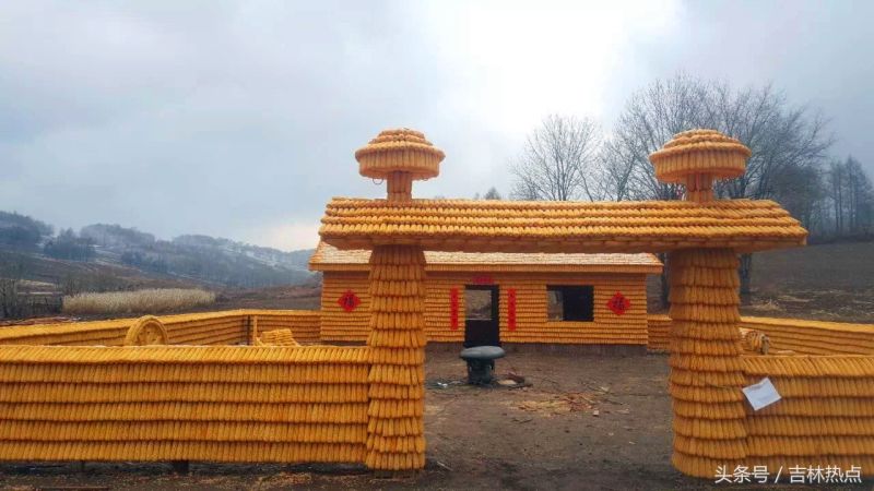 Chinese farmer builds farmhouse out of 20,000 corn-on-the-cobs