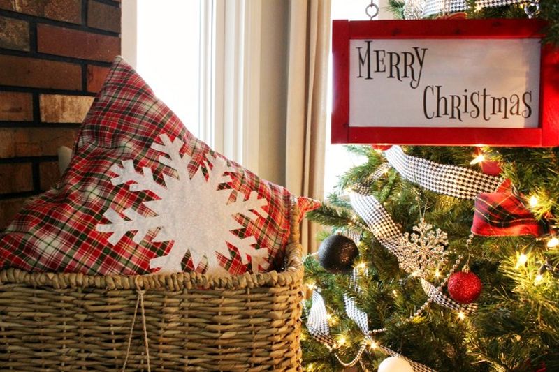 Christmas-themed snowflake cushion covers 