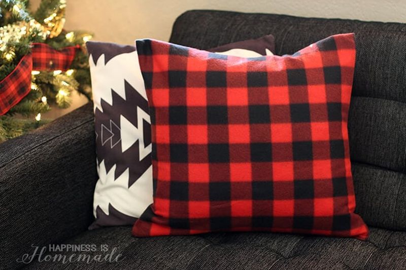 Christmas-themed plaid cushion covers 