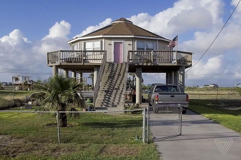 Deltec roundish prefab homes can survive hurricanes