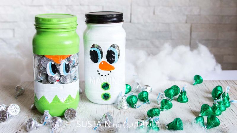 DIY Painted mason jar snowman 