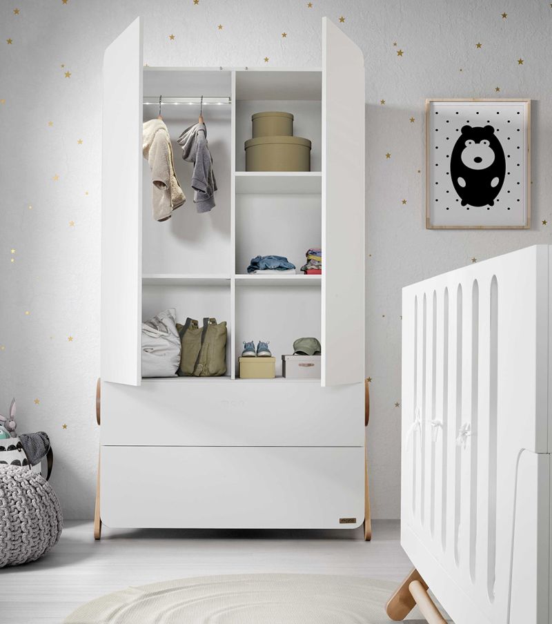 Micuna’s multifunctional crib turns into a kid’s bed