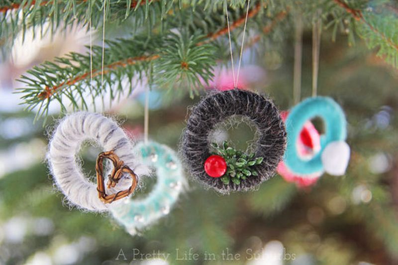 yarn wreath - DIY Christmas tree ornaments 