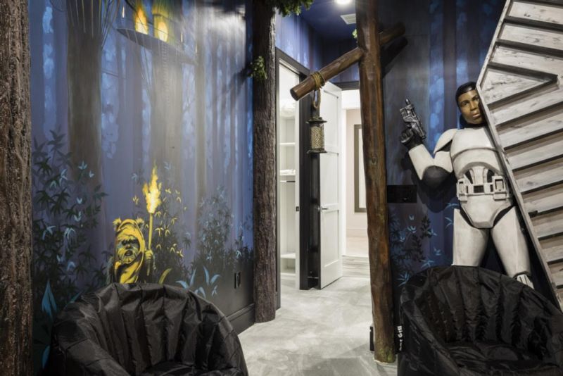 Star Wars-themed bedroom at Exclusive Private Villas in Orlando 