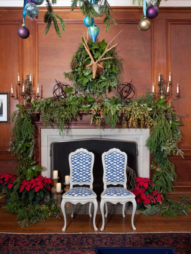 Use plants, flowers, and other natural items for Christmas decoration 