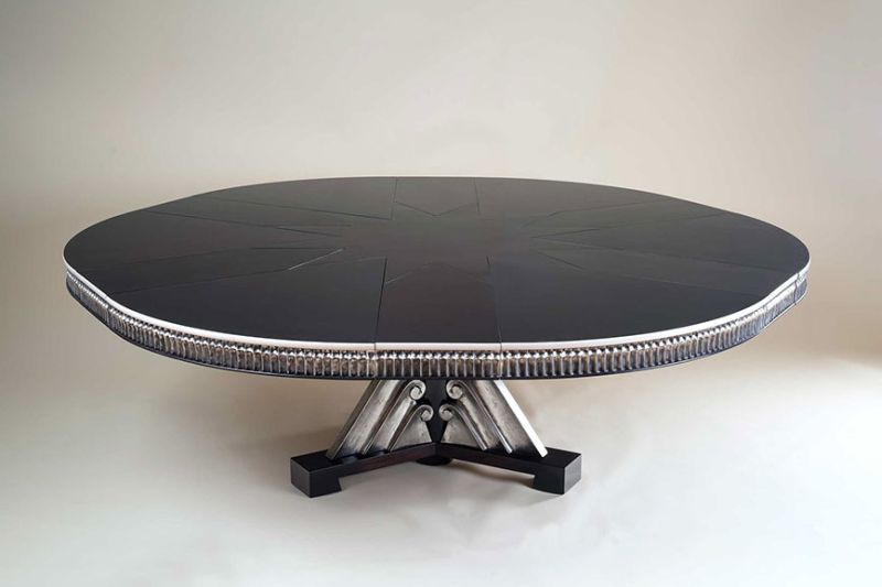 Rossi’s Evolution is a remote-controlled expanding table 