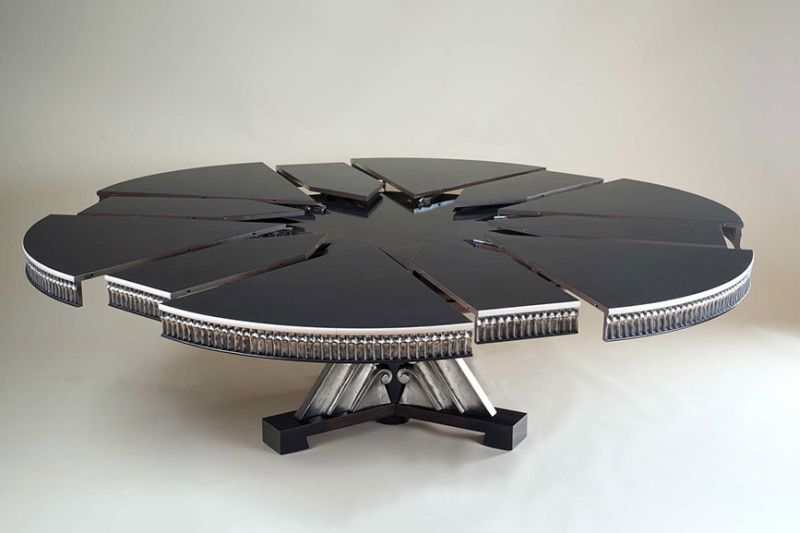 Rossi’s Evolution is a remote-controlled expanding table 