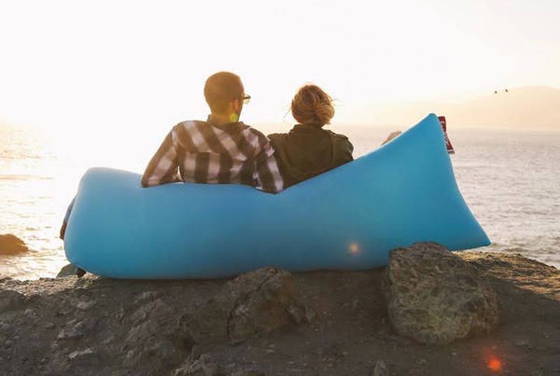 Lamzac inflatable couch