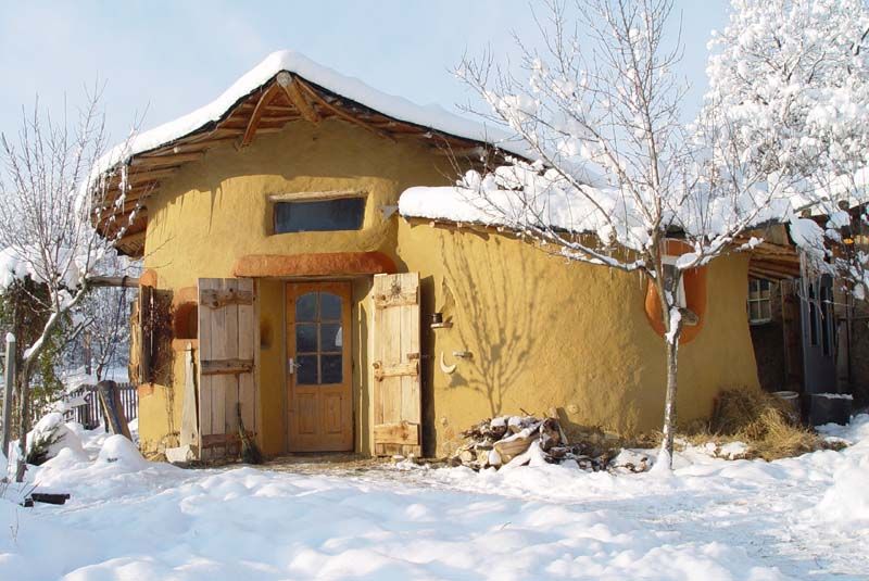 Istoria-Casutei-cob-house.jpg