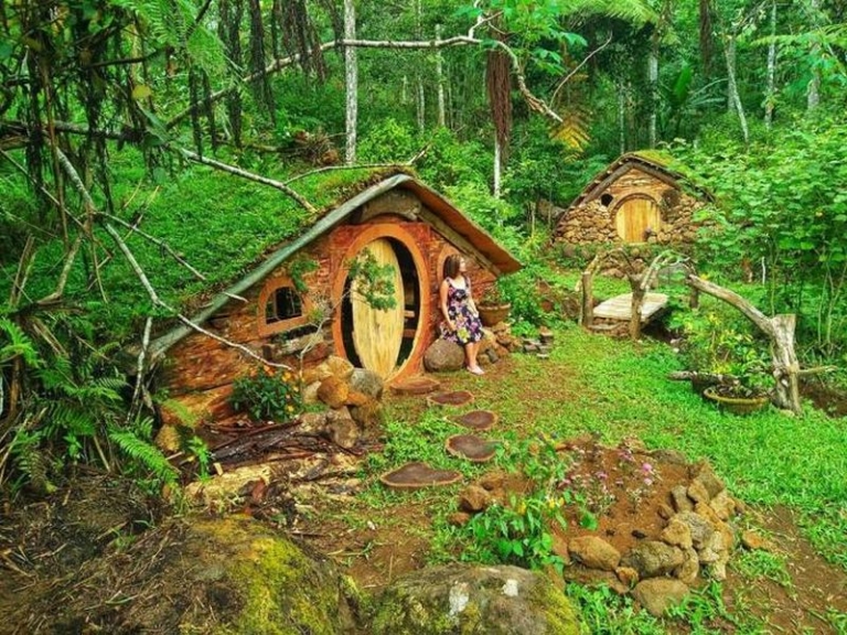 Life-Size Hobbit Houses in Philippines Look Straign out of Lord of the ...